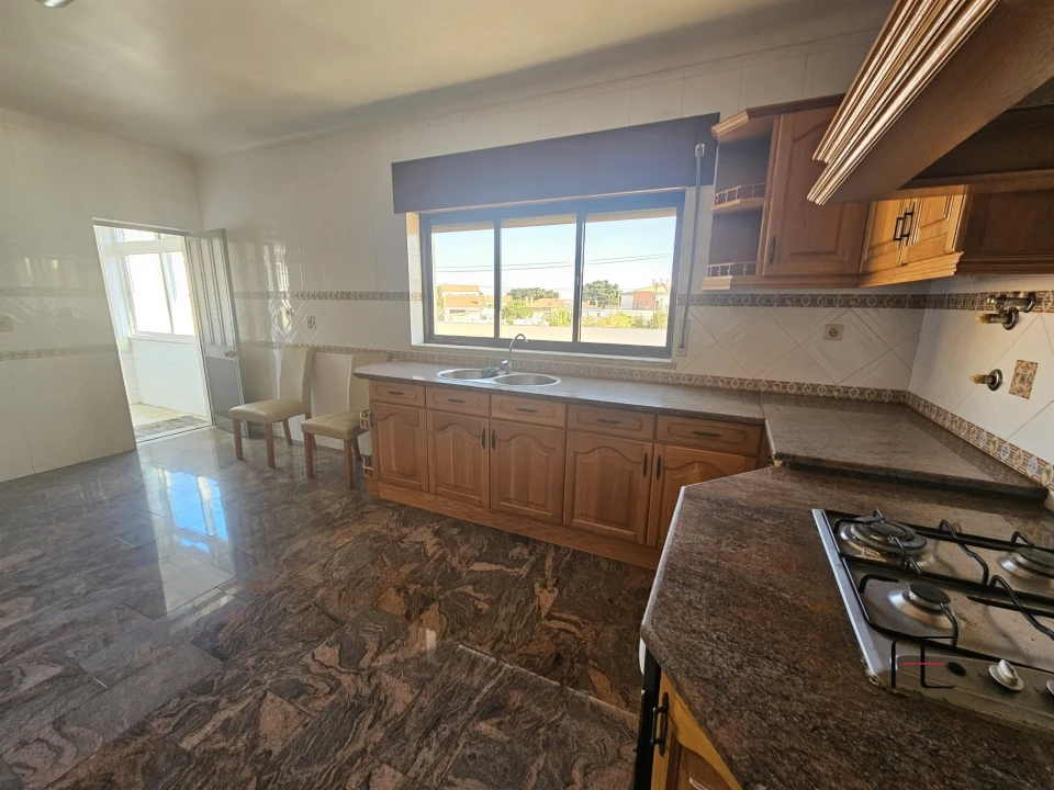 Apartamento T4 para Venda em Moita Foto 1
