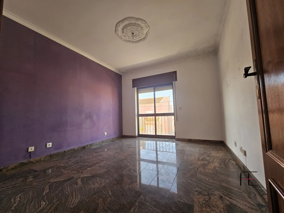Apartamento T4 para Venda em Moita Foto 8