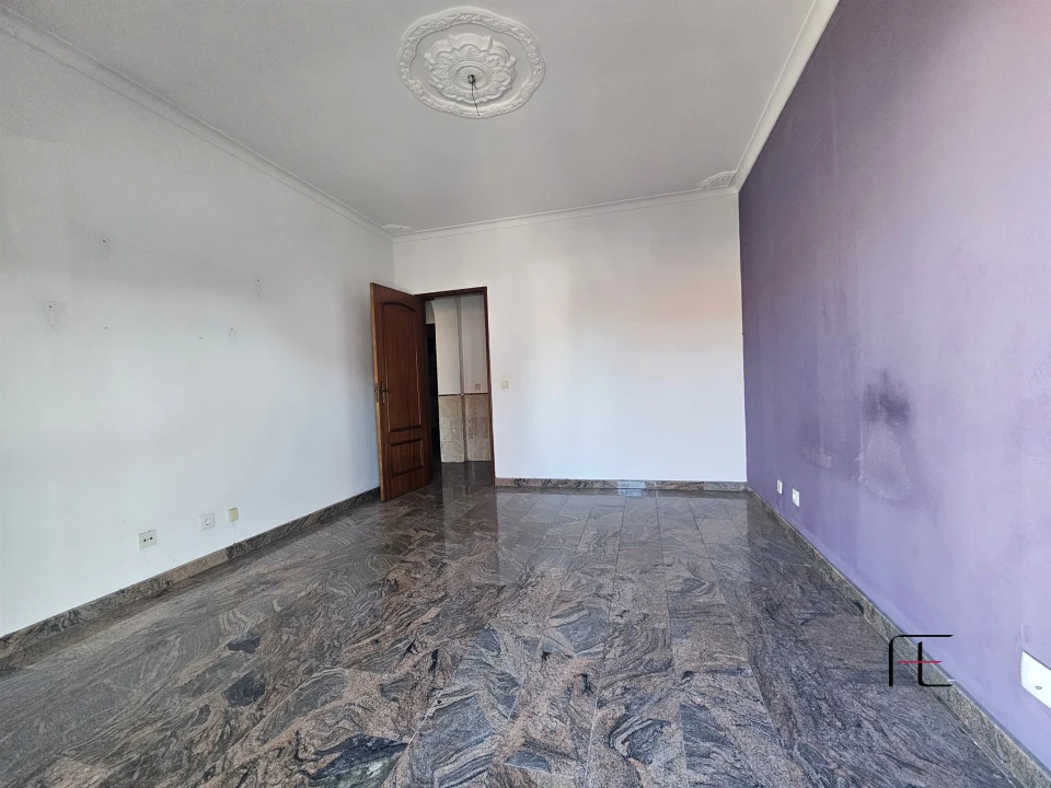 Apartamento T4 para Venda em Moita Foto 7