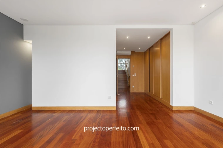 Moradia T3 para Arrendamento em Madalena Foto 17