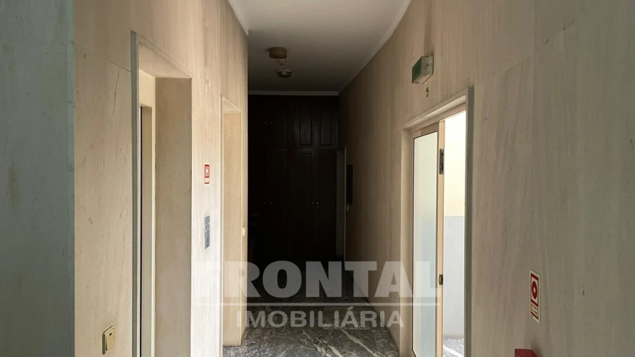 Apartamento T0 para Venda em Mafamude e Vilar do Paraíso Foto 2