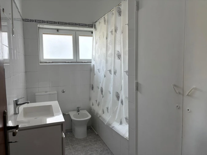 Apartamento T2 para Arrendamento em Carcavelos e Parede Foto 6