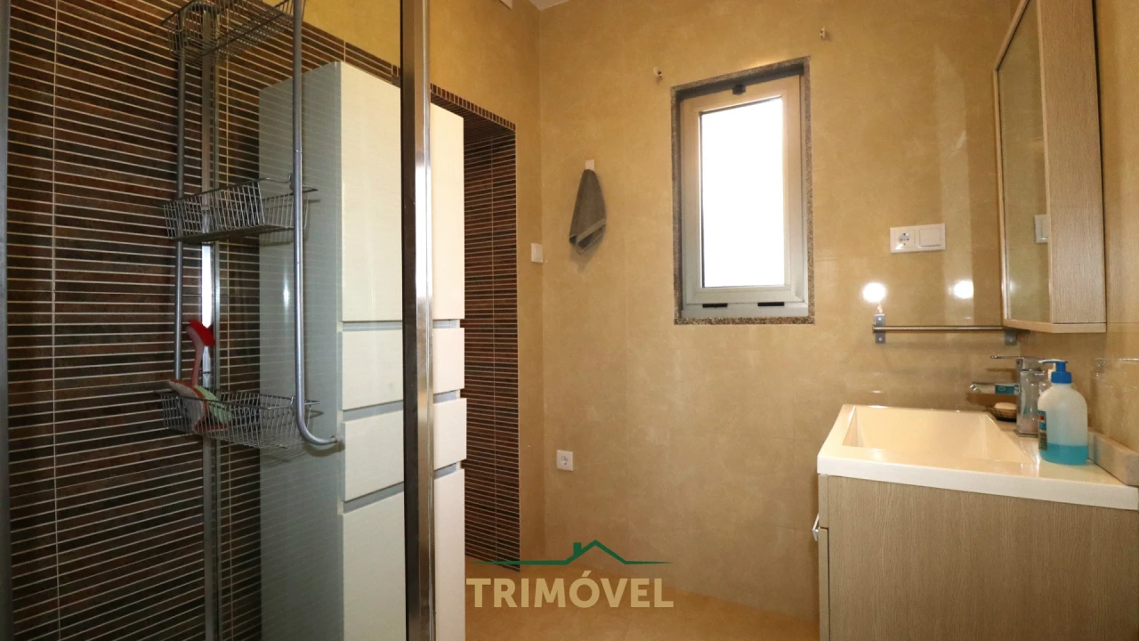 Moradia T4 para Venda em São Roque Foto 24