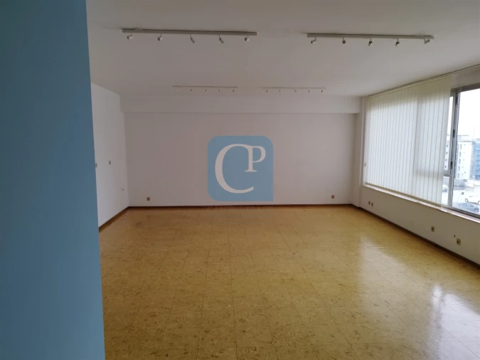 Escritório para Arrendamento em Paranhos Foto 4