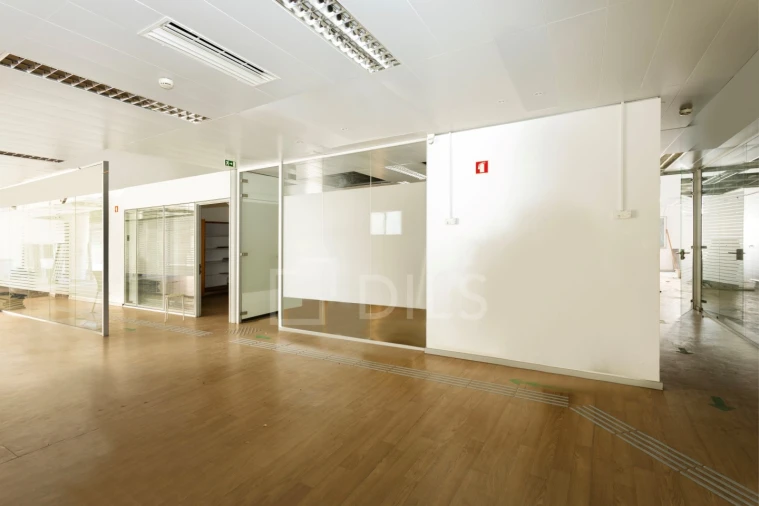 Escritório para Arrendamento em Campo de Ourique Foto 20