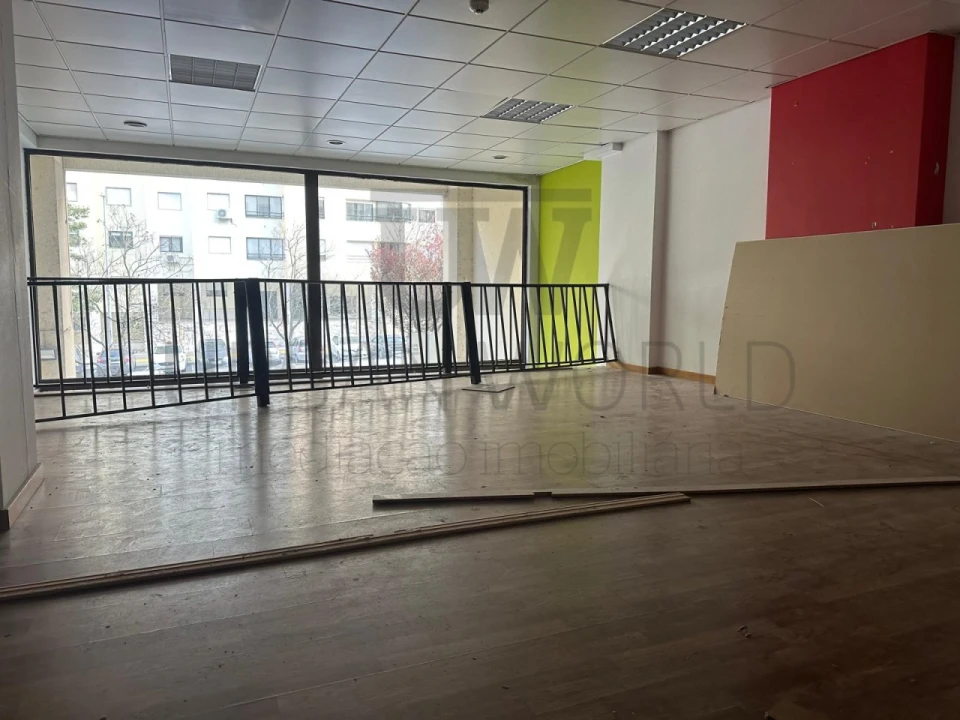 Loja para Arrendamento em Loures Foto 2