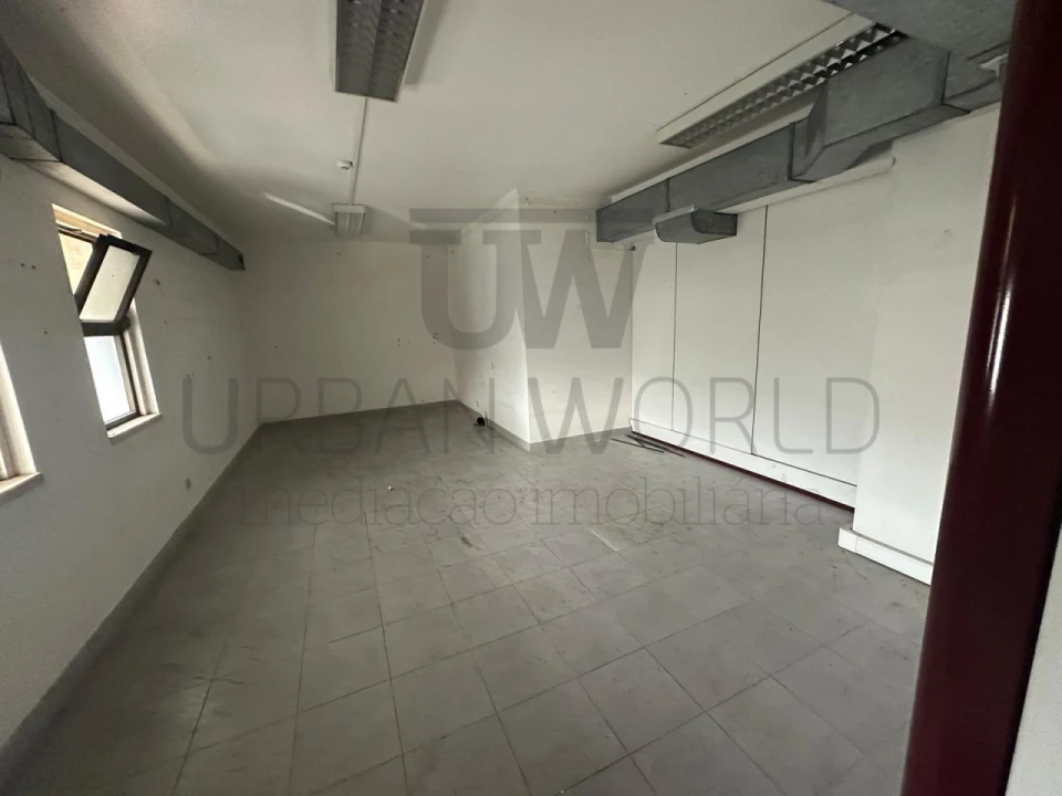 Loja para Arrendamento em Loures Foto 5