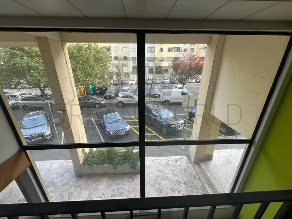 Loja para Arrendamento em Loures Foto 6