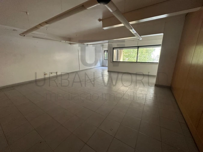 Loja para Arrendamento em Loures Foto 3