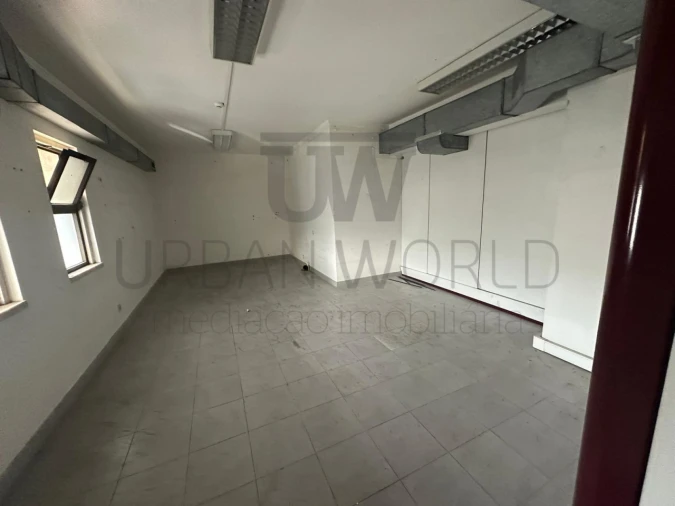 Loja para Arrendamento em Loures Foto 5