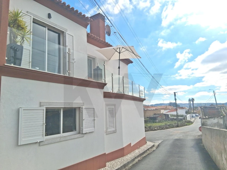 Moradia T2 para Venda em Almargem do Bispo, Pêro Pinheiro e Montelavar Foto 1