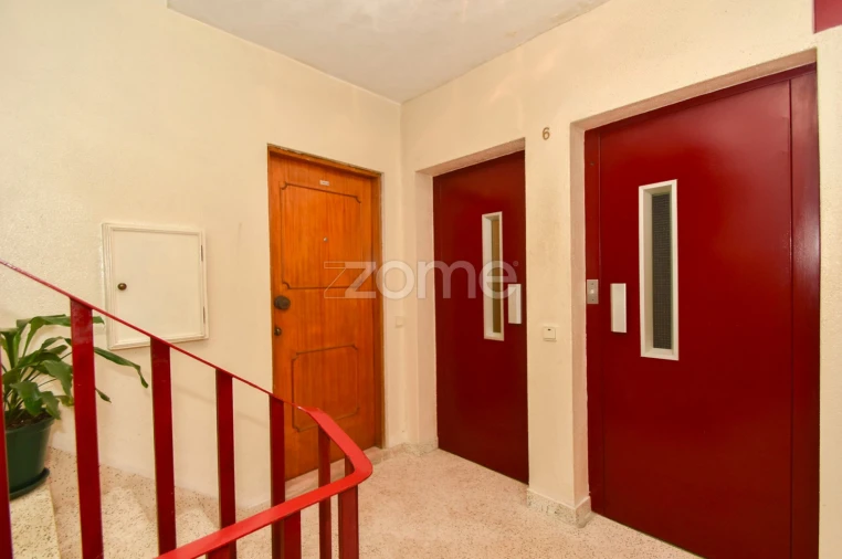 Apartamento T2 para Venda em Campanhã Foto 3