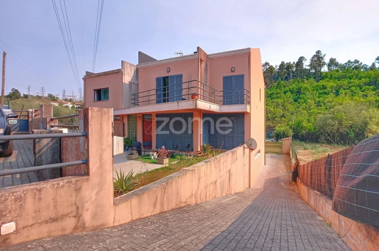 Moradia T3 para Venda em Santa Clara e Castelo Viegas Foto 1