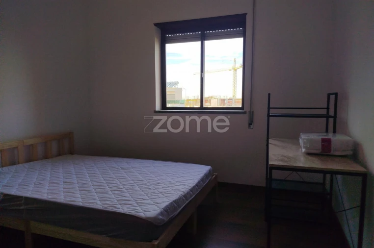 Apartamento T2 para Arrendamento em Santo Antonio dos Olivais Foto 8