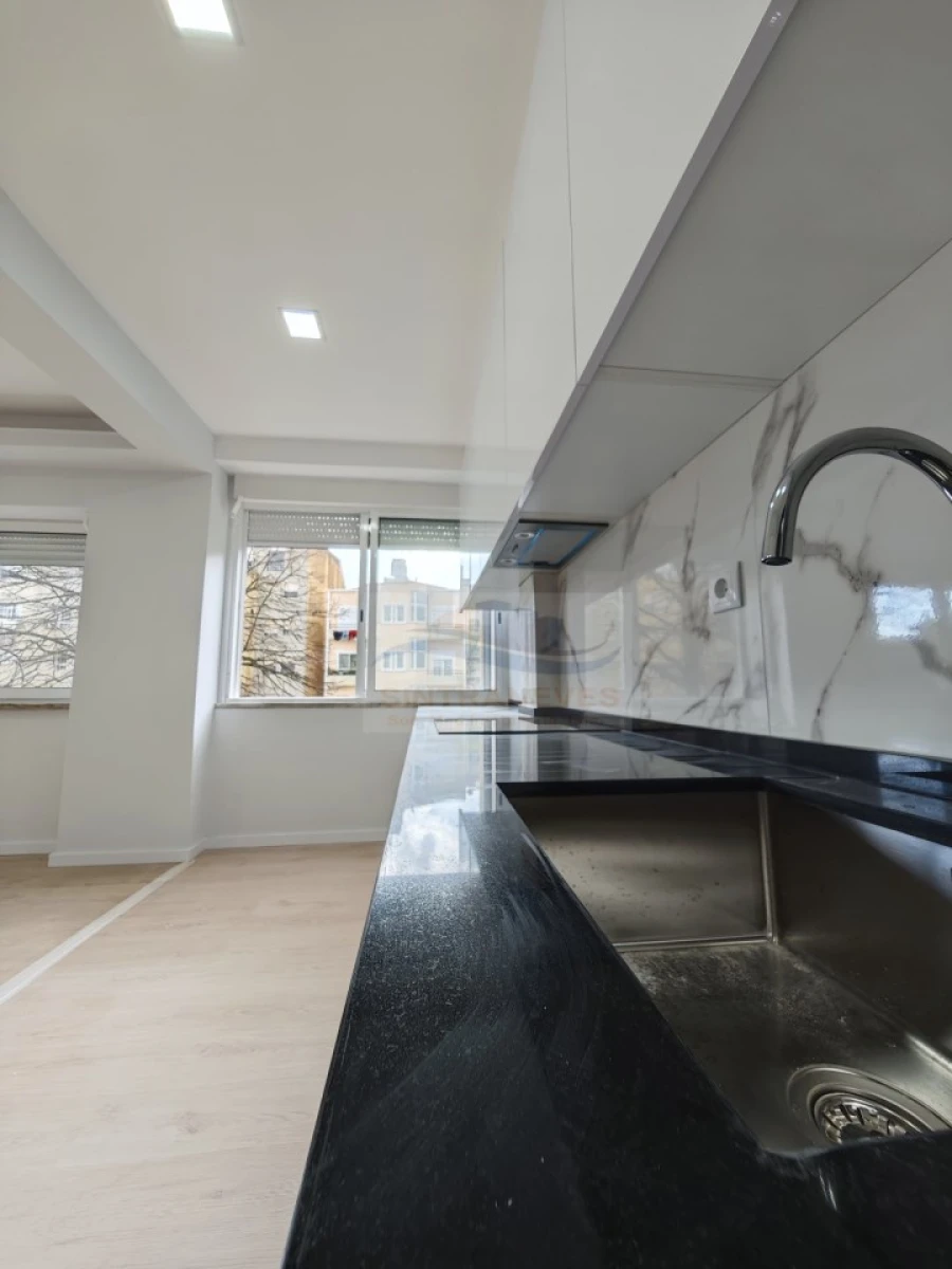 Apartamento T2 para Venda em Venteira Foto 4