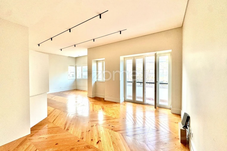 Apartamento T2 para Arrendamento em Campo de Ourique Foto 4