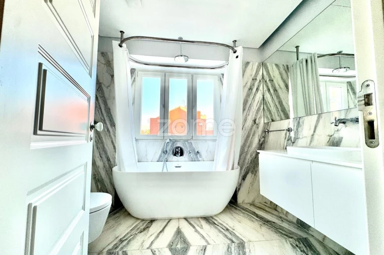 Apartamento T2 para Arrendamento em Campo de Ourique Foto 6