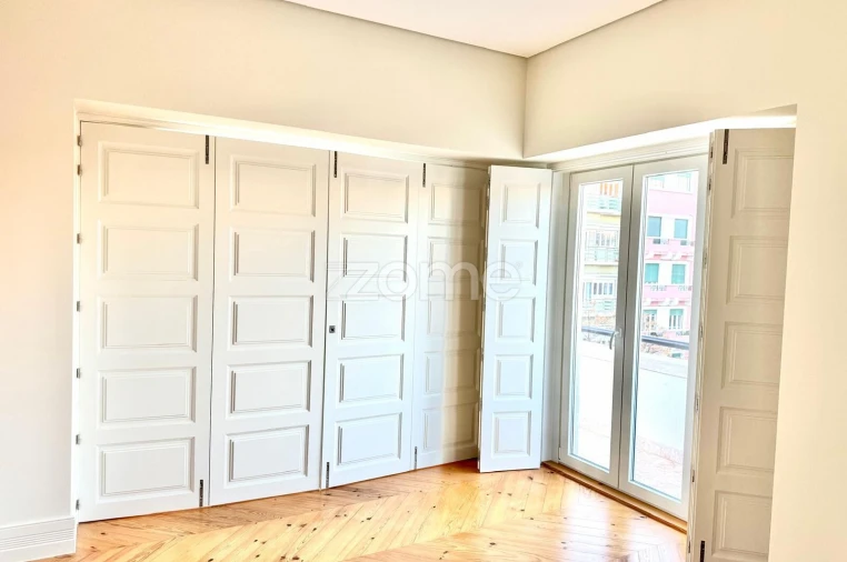 Apartamento T2 para Arrendamento em Campo de Ourique Foto 8