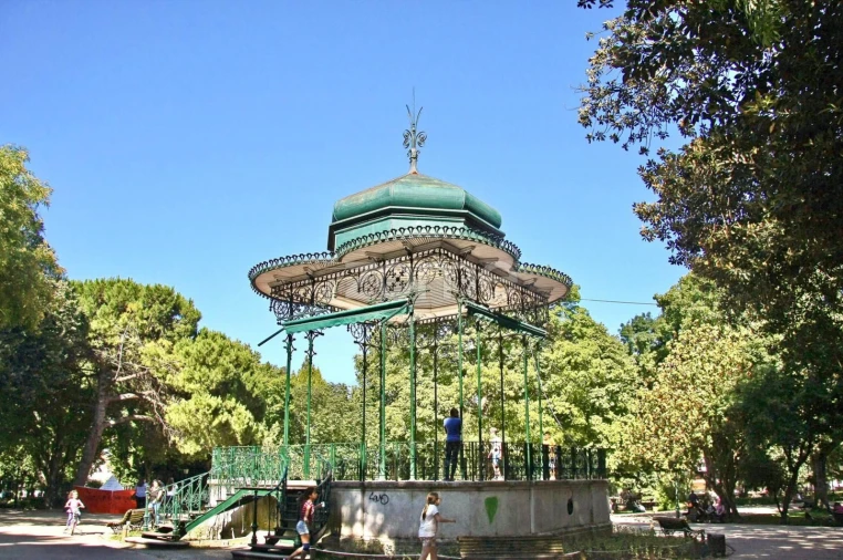 Apartamento T2 para Arrendamento em Campo de Ourique Foto 14