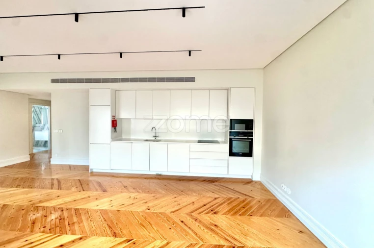 Apartamento T2 para Arrendamento em Campo de Ourique Foto 1