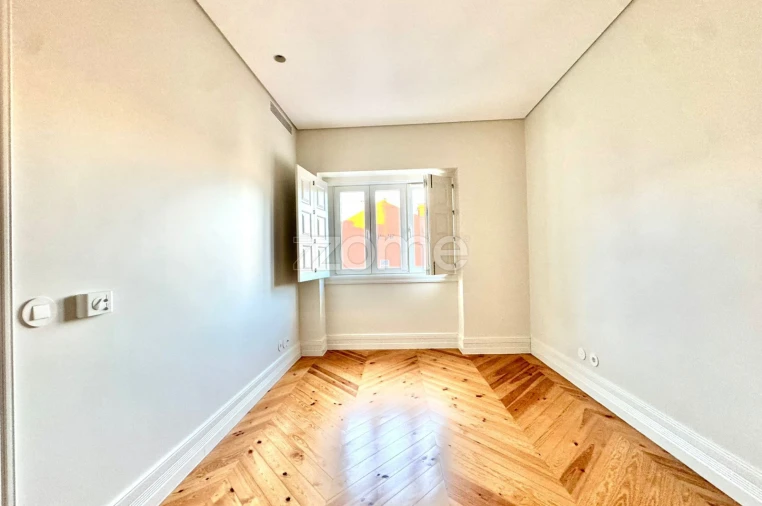 Apartamento T2 para Arrendamento em Campo de Ourique Foto 9