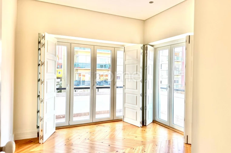 Apartamento T2 para Arrendamento em Campo de Ourique Foto 7