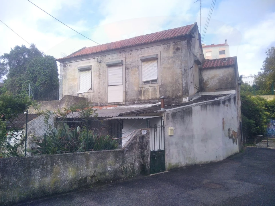 Moradia T2 para Venda em Agualva e Mira-Sintra Foto 1