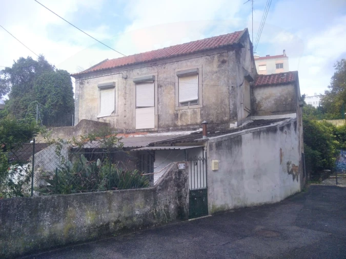 Moradia T2 para Venda em Agualva e Mira-Sintra Foto 1