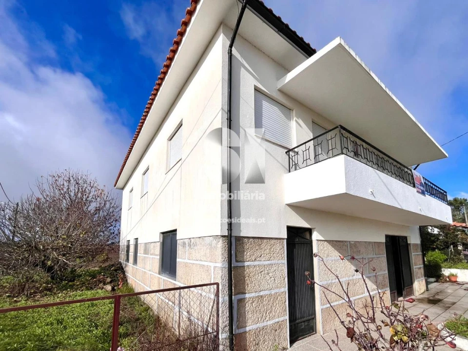 Moradia T3 para Venda em Alijo Foto 3