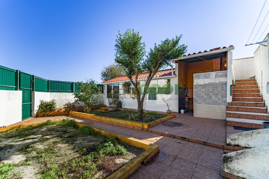 Moradia T5 para Venda em Aveiras de Baixo Foto 6