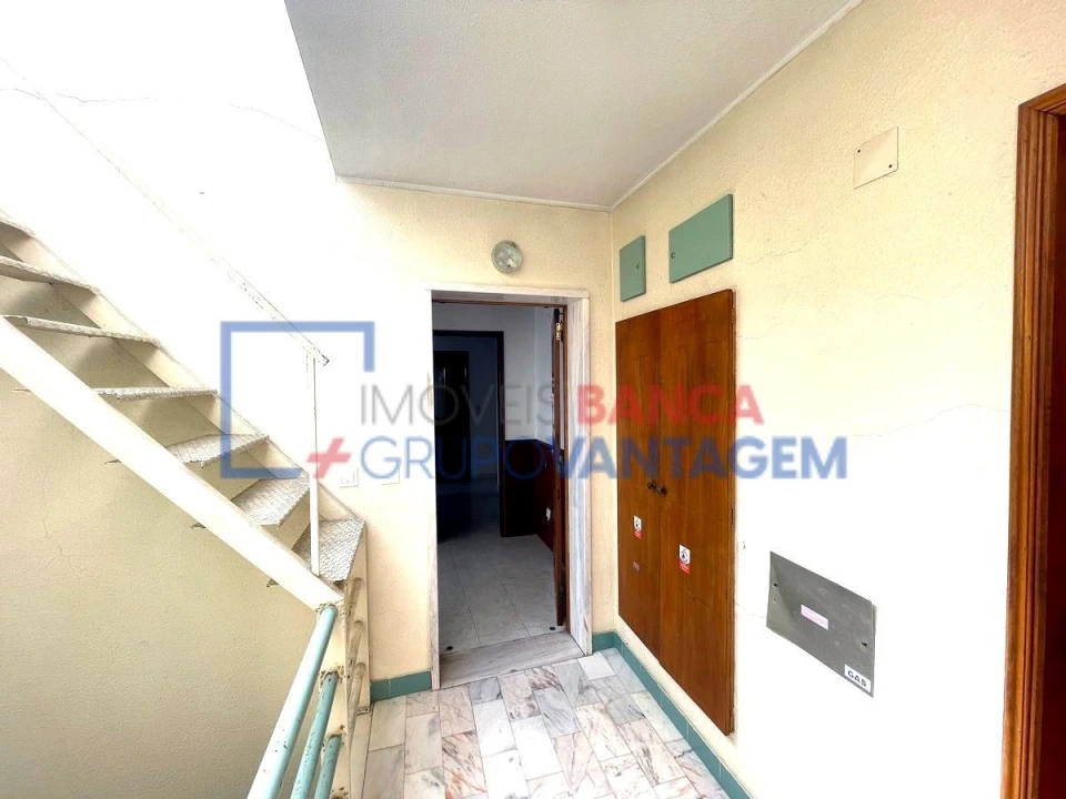 Apartamento T3 para Venda em Charneca de Caparica e Sobreda Foto 26