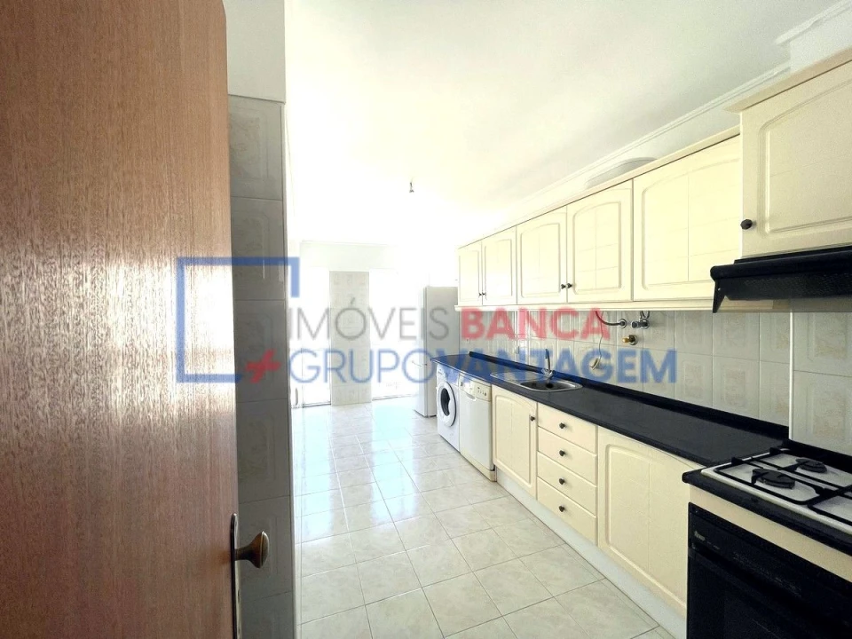 Apartamento T3 para Venda em Charneca de Caparica e Sobreda Foto 6