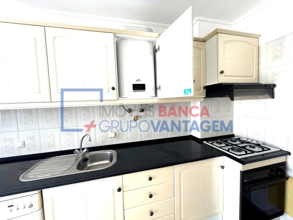Apartamento T3 para Venda em Charneca de Caparica e Sobreda Foto 8