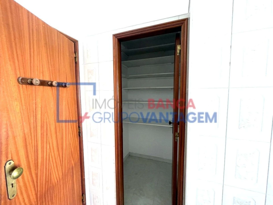 Apartamento T3 para Venda em Charneca de Caparica e Sobreda Foto 9