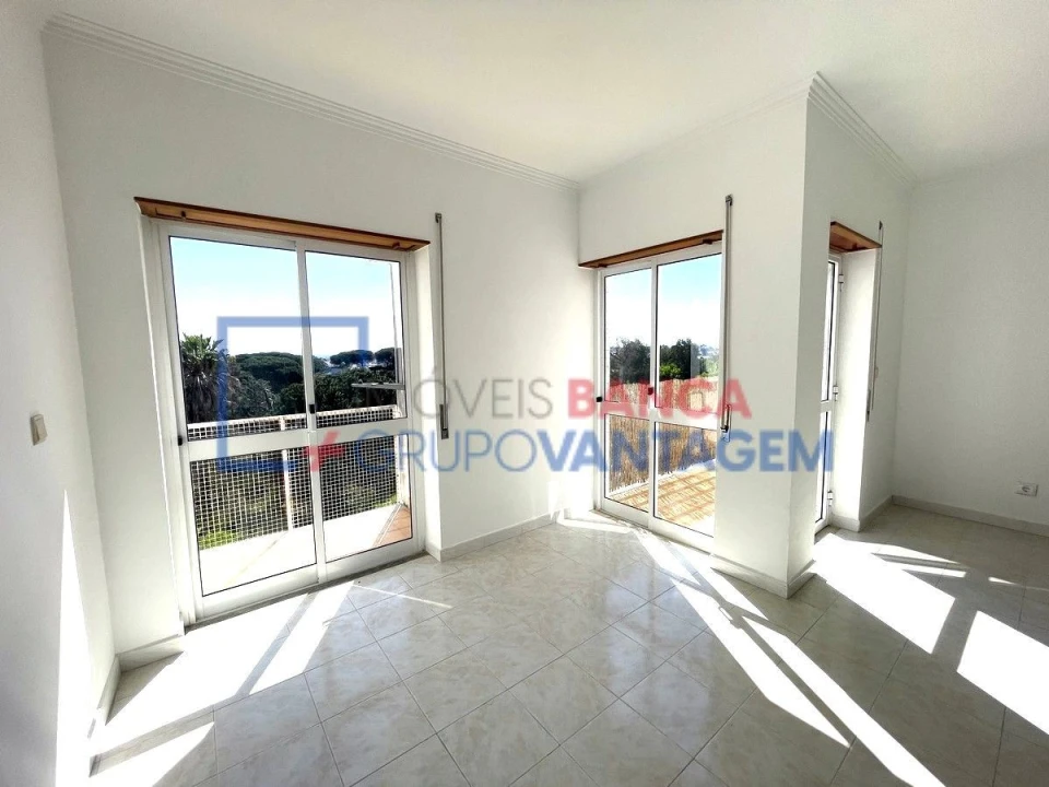 Apartamento T3 para Venda em Charneca de Caparica e Sobreda Foto 4