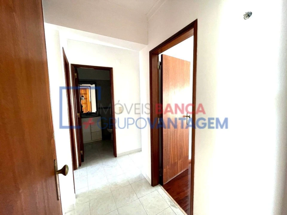 Apartamento T3 para Venda em Charneca de Caparica e Sobreda Foto 11
