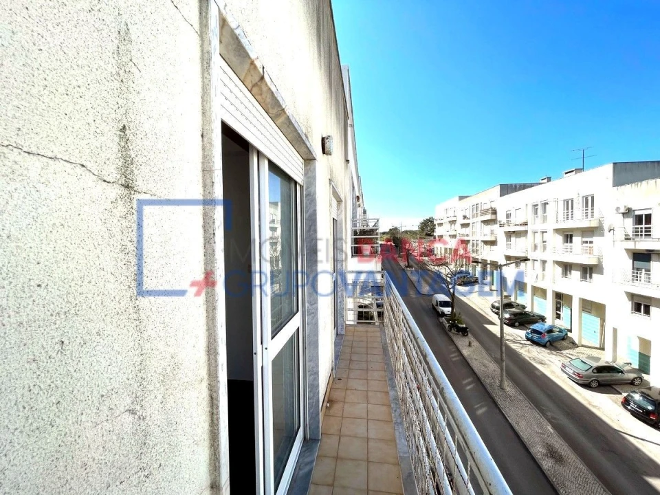 Apartamento T3 para Venda em Charneca de Caparica e Sobreda Foto 17