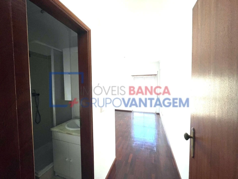 Apartamento T3 para Venda em Charneca de Caparica e Sobreda Foto 20
