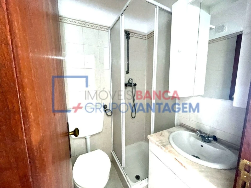 Apartamento T3 para Venda em Charneca de Caparica e Sobreda Foto 22