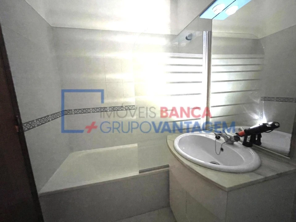 Apartamento T3 para Venda em Charneca de Caparica e Sobreda Foto 16