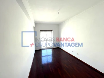Apartamento T3 para Venda em Charneca de Caparica e Sobreda