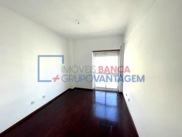 Apartamento T3 para Venda em Charneca de Caparica e Sobreda
