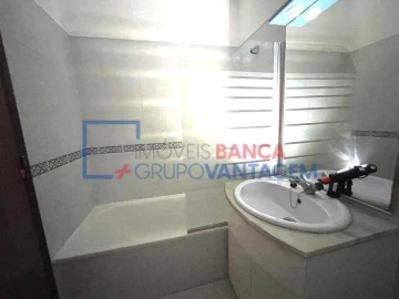 Apartamento T3 para Venda em Charneca de Caparica e Sobreda