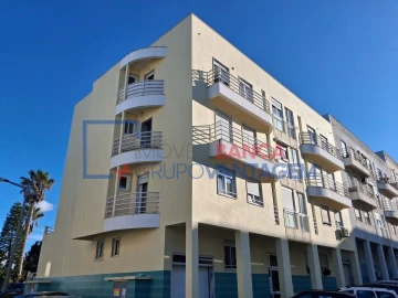 Apartamento T3 para Venda em Charneca de Caparica e Sobreda