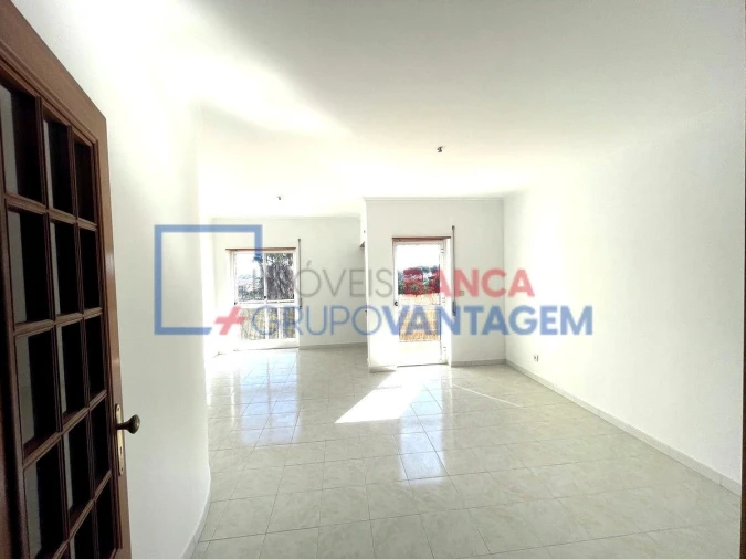 Apartamento T3 para Venda em Charneca de Caparica e Sobreda Foto 3