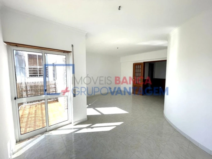 Apartamento T3 para Venda em Charneca de Caparica e Sobreda Foto 5