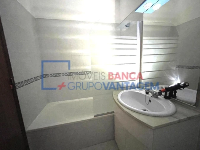 Apartamento T3 para Venda em Charneca de Caparica e Sobreda Foto 16
