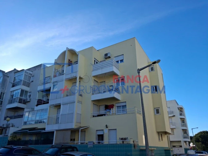 Apartamento T3 para Venda em Charneca de Caparica e Sobreda Foto 29