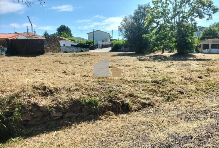 Terreno para Venda em Cornes Foto 3