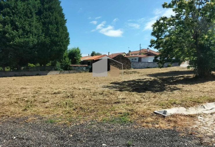 Terreno para Venda em Cornes Foto 2